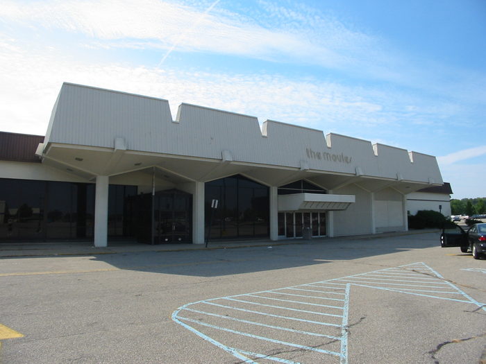 Movies at Woodland - Aug 2002 (newer photo)